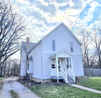 /international/us/244-burnham-street-lowell-in-110106819119/