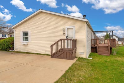 /international/us/15-ridgeway-street-saline-mi-110107517981/