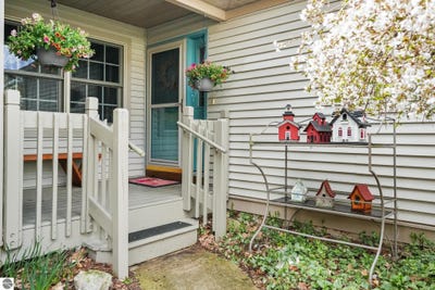 /international/us/2866-e-crown-drive-traverse-city-mi-110109184430/