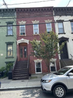 /international/us/116-lark-street-albany-ny-110101171002/