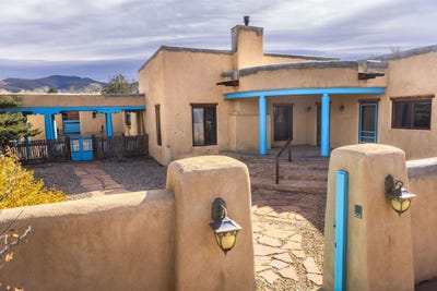 /international/us/125-de-teves-taos-nm-110097314638/