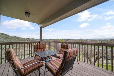 /international/us/1937-mountain-view-drive-prosser-wa-110098395568/?lang=en
