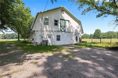 /international/us/40175-banks-road-grafton-oh-110101021240/