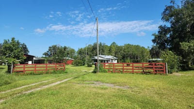 /international/us/9639-ne-13th-ct-branford-fl-110102020638/