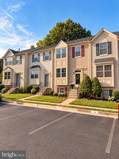 /international/us/8838-lane-scott-court-manassas-va-110120482092/