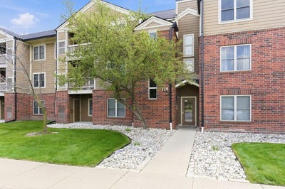 /international/us/120-glengarry-drive-bloomingdale-il-110107928914/