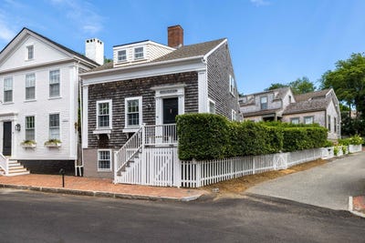 /international/us/34-pine-street-nantucket-ma-110100589214/