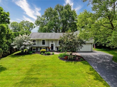 /international/us/54-round-trail-drive-pittsford-ny-110100263136/