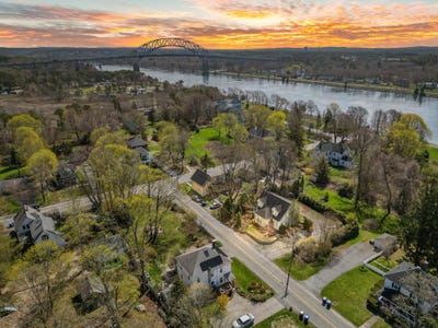 /international/us/32-everett-road-buzzards-bay-ma-110107800462/