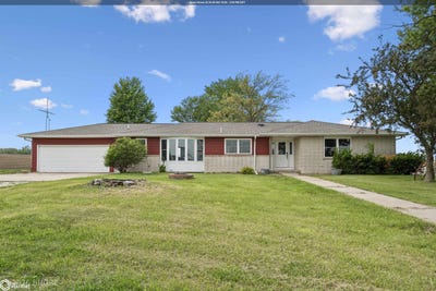 /international/us/1026-44-highway-guthrie-center-ia-110108257666/