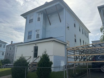 /international/us/54-freeland-st-worcester-ma-110108386502/