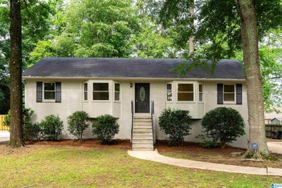 /international/us/4038-ida-lane-vestavia-hills-al-110108208999/