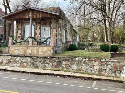 /international/us/142-main-street-calico-rock-ar-110107344307/