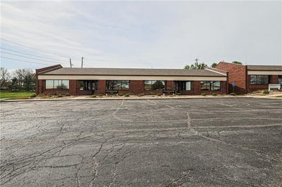 /international/us/1900-nw-copper-oaks-circle-blue-springs-mo-110090852790/