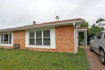 /international/us/240-grissom-lane-hoffman-estates-il-110108665785/