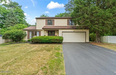 /international/us/7-hawthorn-circle-albany-ny-110100852101/