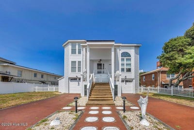 /international/us/203-norton-street-oak-island-nc-110119413990/