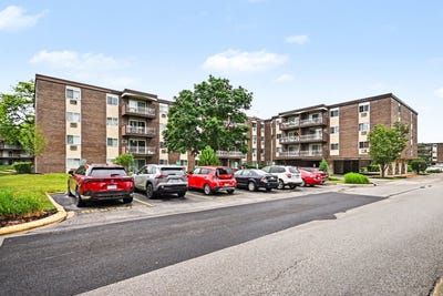 /international/us/1311-s-finley-road-lombard-il-110108678178/