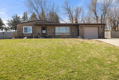 /international/us/2604-hilltop-drive-marshalltown-ia-110106917128/