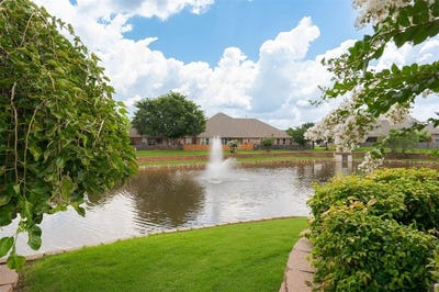 /international/us/13413-prairie-view-lane-oklahoma-city-ok-110100842657/