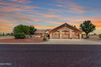 /international/us/380-n-geneva-estates-road-pearce-az-110100567852/