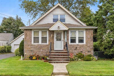 /international/us/388-s-2nd-street-lindenhurst-ny-110110361615/