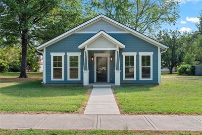 /international/us/706-n-main-street-urich-mo-110102318980/