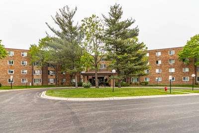 /international/us/1475-rebecca-drive-hoffman-estates-il-110108296480/