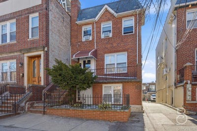 /international/us/25-49-42nd-street-queens-ny-110106496631/