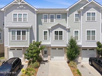 /international/us/1810-bungalow-row-wilmington-nc-110108472987/