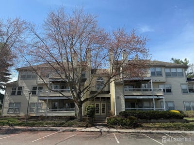 /international/us/103-claridge-court-west-windsor-nj-110107037315/