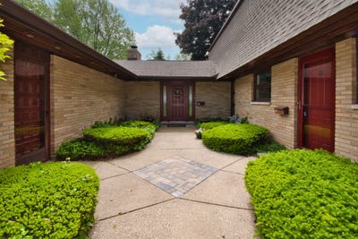 /international/us/2727-s-lakeshore-drive-st-joseph-mi-110099832249/
