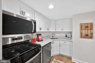 /international/us/1533-northgate-square-reston-va-110108448512/