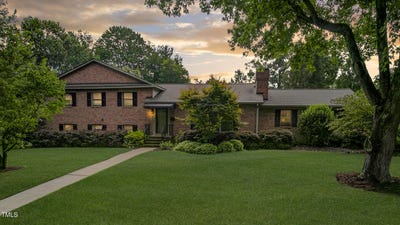 /international/us/2728-bedford-street-burlington-nc-110101125544/