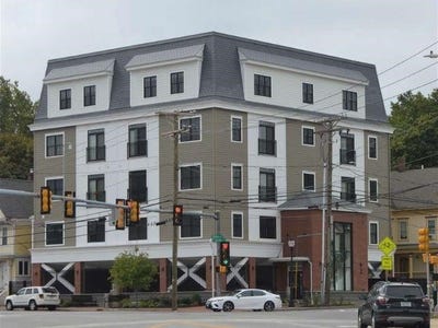 /international/us/2-silver-street-dover-nh-110108540263/