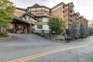 /international/us/215-woliss-lane-gatlinburg-tn-110105723660/