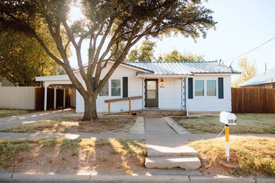 /international/us/304-s-main-street-loraine-tx-110105847927/
