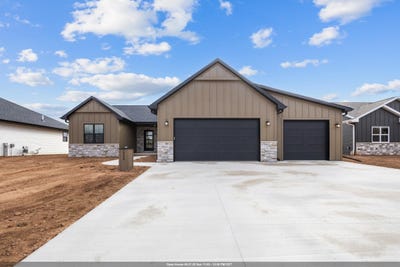 /international/us/2998-creekwood-drive-green-bay-wi-110106619997/