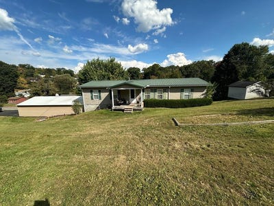 /international/us/124-cameron-street-crab-orchard-wv-110102429947/