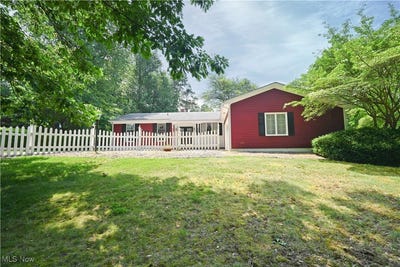 /international/us/5735-herbert-road-canfield-oh-110100798829/