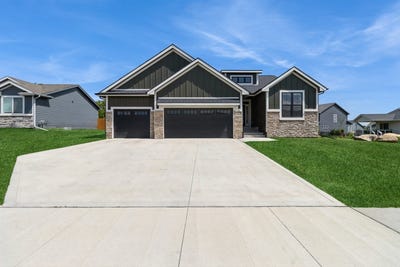 /international/us/1809-12th-street-se-altoona-ia-110100612688/