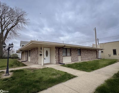 /international/us/208-maple-street-shenandoah-ia-110106962245/
