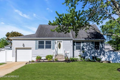 /international/us/6-virginia-avenue-hazlet-nj-110108489441/