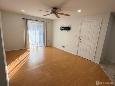 /international/us/28-brighton-way-north-brunswick-nj-110107667042/