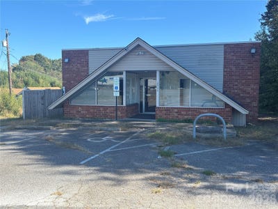 /international/us/2906-springs-road-ne-hickory-nc-110103001516/