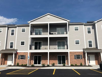 /international/us/809-e-main-street-east-dundee-il-110108437870/
