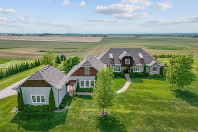 /international/us/32457-alexander-court-northfield-mn-110108542277/
