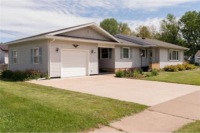 /international/us/374-w-vine-street-mondovi-wi-110108352048/