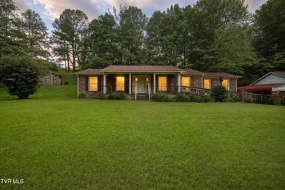 /international/us/1710-east-shawnee-avenue-big-stone-gap-va-110100478640/