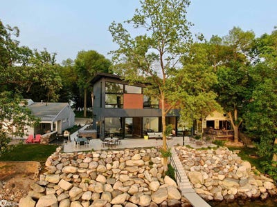 /international/us/15476-dodge-ave-clear-lake-ia-110097999643/